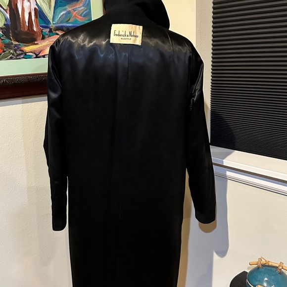 Blk  Fine Wool Vintage 1960s  Mod Style Black Coat w/ Beautiful Gold Buttons - Picture 9 of 16